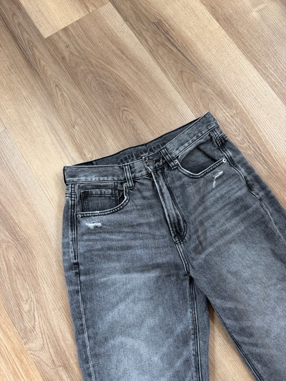American Eagle Gray Mom Jeans Distressed Knees Denim Pants High Rise Size 6 - Picture 2 of 7